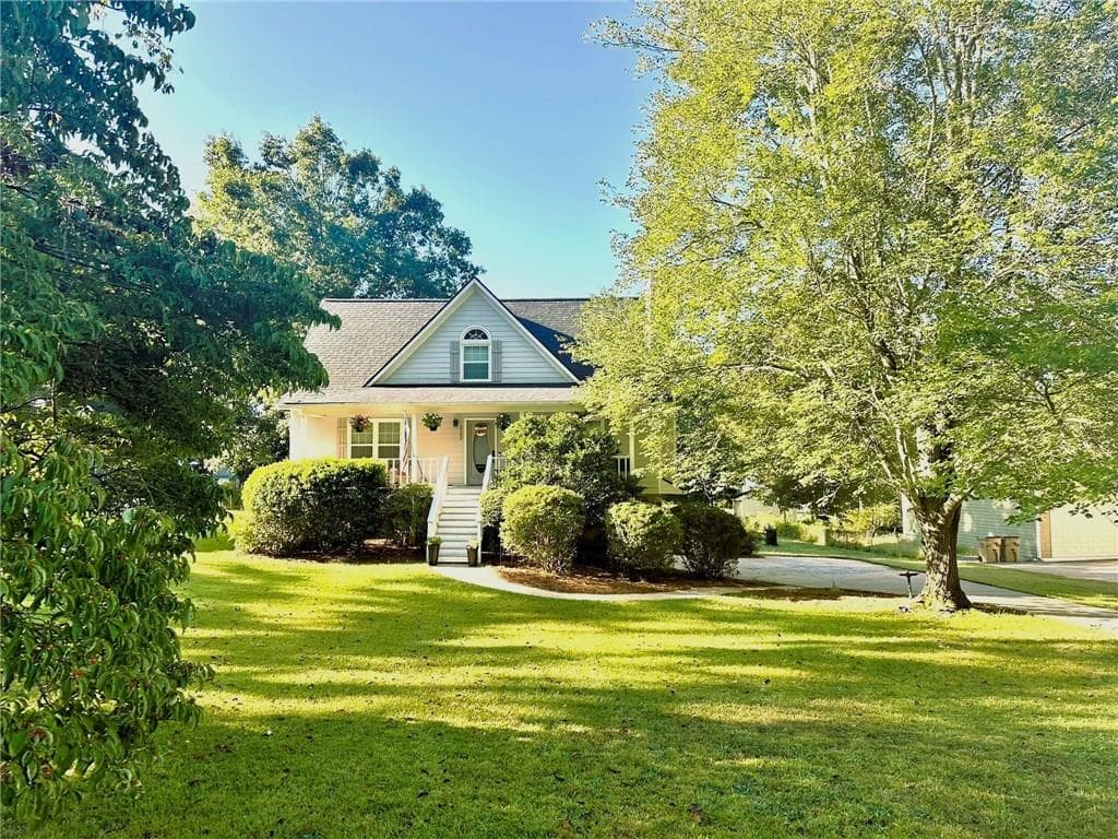 3 bedroom, 2 bathroom, 1,784 sq ft single family residence for sale at 323 West Lane, Woodstock, GA 30188 — photo 2
