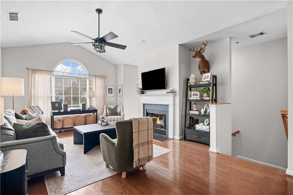 2 bedroom, 2 bathroom, 1,412 sq ft condominium for sale at 1209 Vinings Forest Lane 12, Smyrna, GA 30080 — photo 4