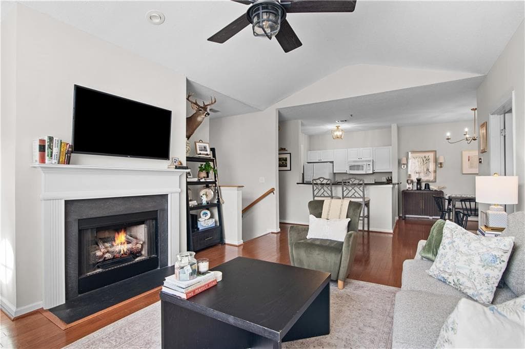 2 bedroom, 2 bathroom, 1,412 sq ft condominium for sale at 1209 Vinings Forest Lane 12, Smyrna, GA 30080 — photo 6