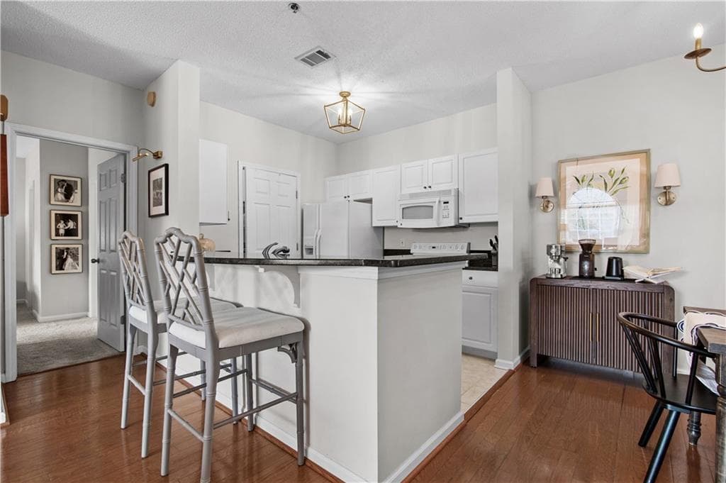 2 bedroom, 2 bathroom, 1,412 sq ft condominium for sale at 1209 Vinings Forest Lane 12, Smyrna, GA 30080 — photo 8