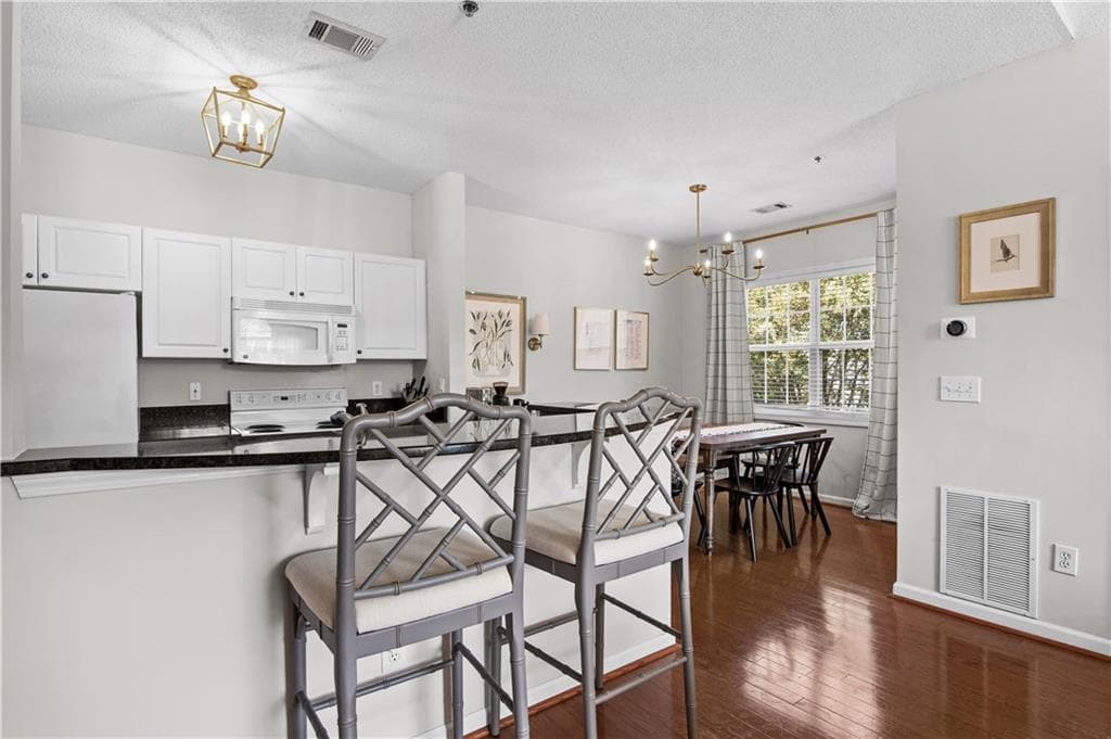 2 bedroom, 2 bathroom, 1,412 sq ft condominium for sale at 1209 Vinings Forest Lane 12, Smyrna, GA 30080 — photo 9