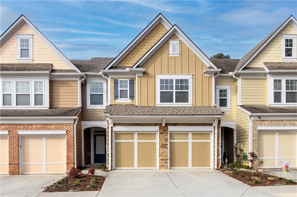 3 bedroom, 3 bathroom, 1,975 sq ft townhouse for sale at 1670 Granville Court, Lawrenceville, GA 30043