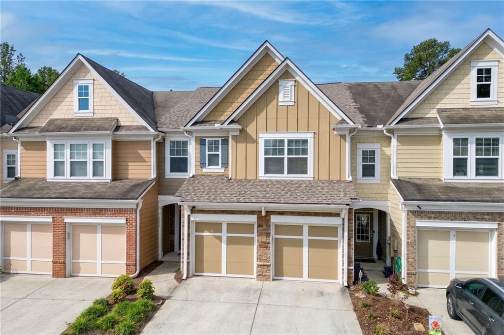 3 bedroom, 3 bathroom, 1,975 sq ft townhouse for sale at 1670 Granville Court, Lawrenceville, GA 30043 — photo 2