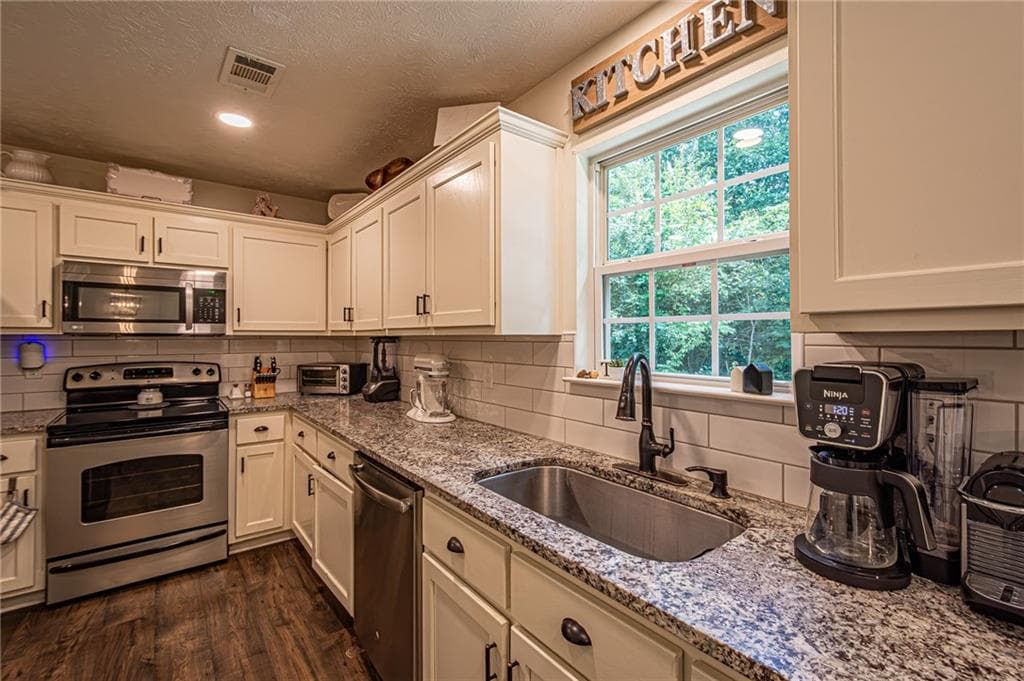 3 bedroom, 2 bathroom, 1,232 sq ft single family residence under contract at 10 Patriot Trail, Dahlonega, GA 30533 — photo 7