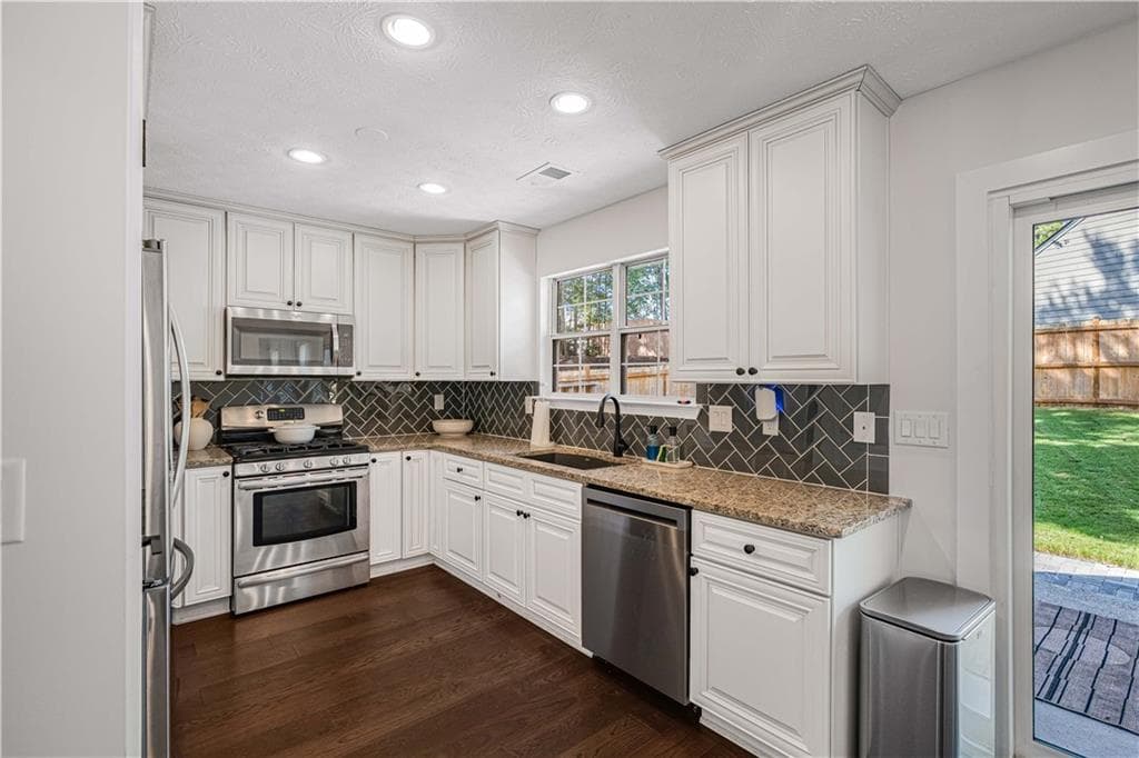 3 bedroom, 3 bathroom, 1,700 sq ft single family residence under contract at 1065 Arborhill Lane, Alpharetta, GA 30004 — photo 10