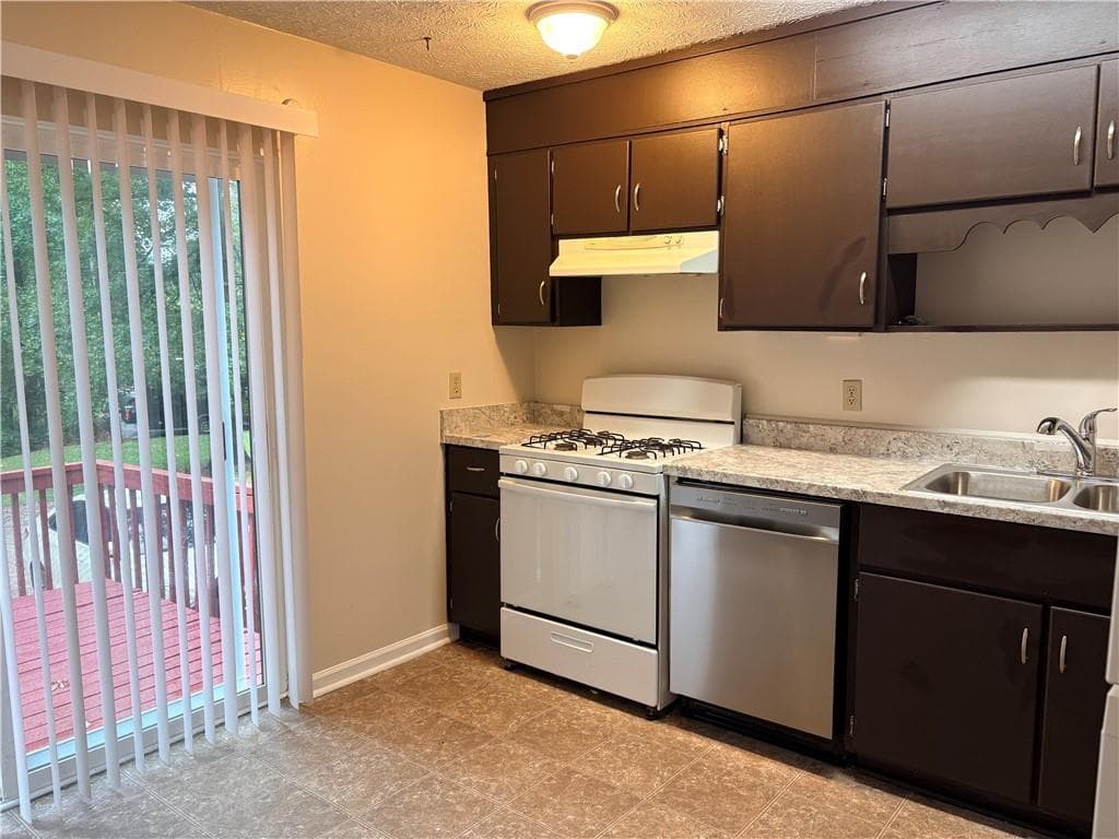 2 bedroom, 2 bathroom, 4,588 sq ft townhouse for rent at 165 Hunters Lane B, Fayetteville, GA 30215 for $1,450 a month — photo 7
