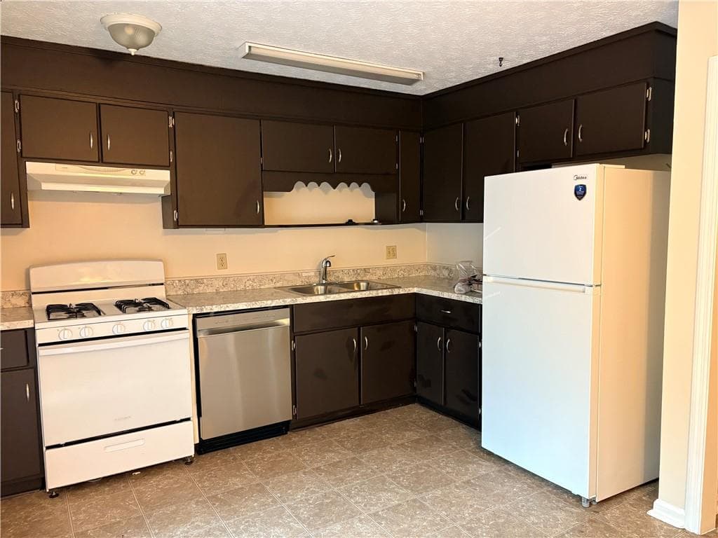 2 bedroom, 2 bathroom, 4,588 sq ft townhouse for rent at 165 Hunters Lane B, Fayetteville, GA 30215 for $1,450 a month — photo 9