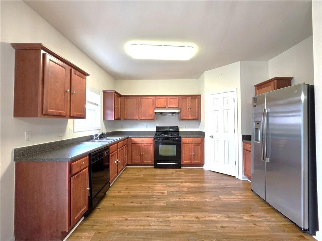 3 bedroom, 3 bathroom, 1,696 sq ft townhouse for rent at 1908 Dilcrest Drive, Duluth, GA 30096 for $2,100 a month — photo 9