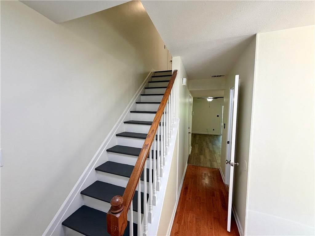 3 bedroom, 3 bathroom, 1,683 sq ft townhouse for sale at 129 Eaglewood Way, Athens, GA 30606 — photo 3