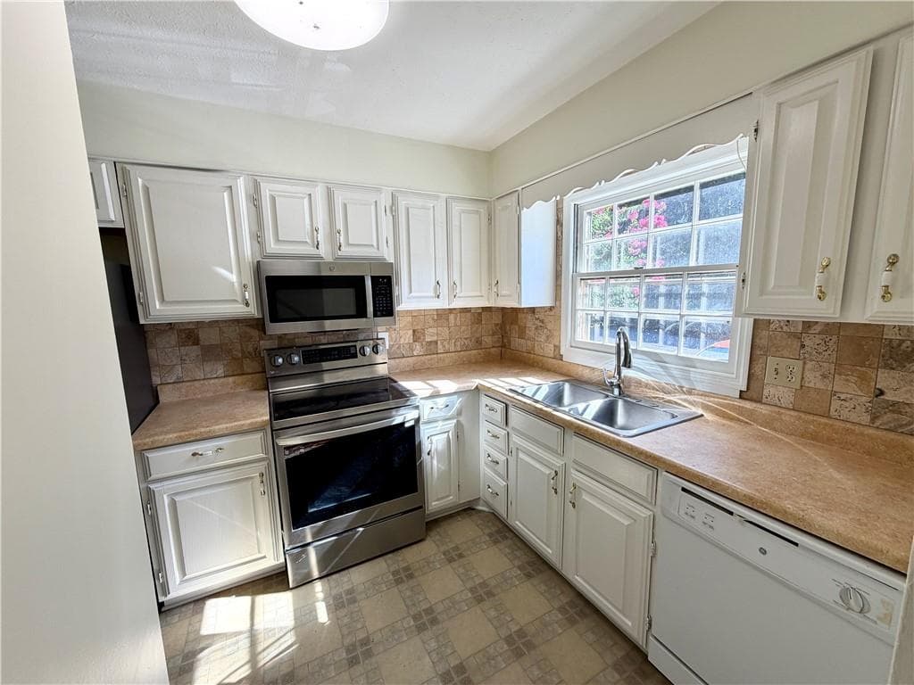 3 bedroom, 3 bathroom, 1,683 sq ft townhouse for sale at 129 Eaglewood Way, Athens, GA 30606 — photo 5
