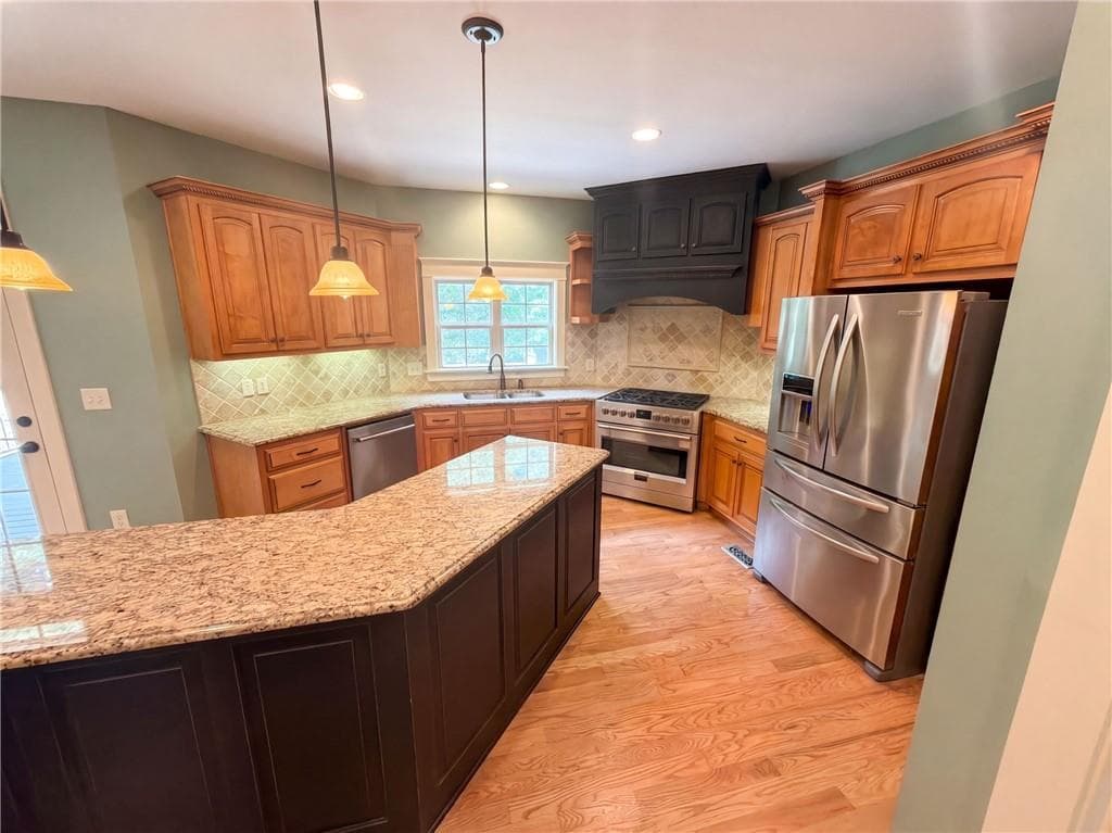 4 bedroom, 3 bathroom, 5,070 sq ft single family residence under contract at 109 Jolie Lane, Sharpsburg, GA 30277 — photo 6