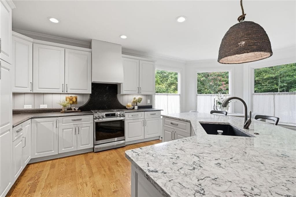 5 bedroom, 5 bathroom, 6,743 sq ft single family residence under contract at 8365 Hurakan Creek Crossing, Cumming, GA 30028 — photo 7