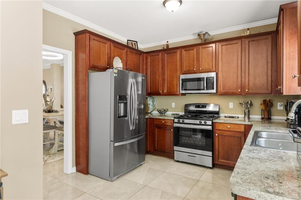 4 bedroom, 3 bathroom, 2,170 sq ft single family residence under contract at 4825 Carly Way, Lithonia, GA 30038 — photo 9