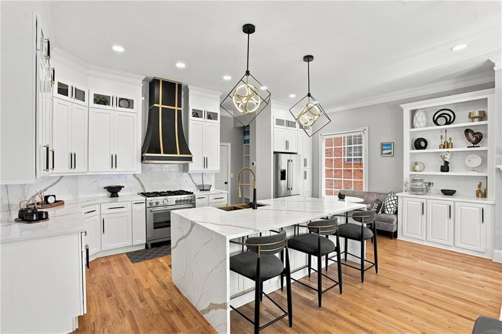 6 bedroom, 5 bathroom, 4,500 sq ft single family residence for sale at 1003 Wescott Lane, Sandy Springs, GA 30319 — photo 2