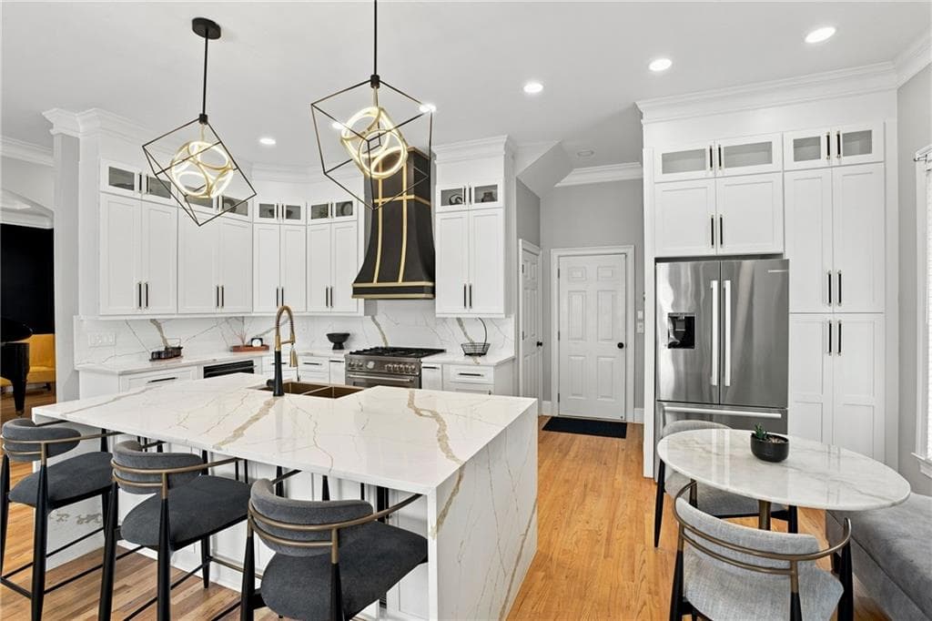 6 bedroom, 5 bathroom, 4,500 sq ft single family residence for sale at 1003 Wescott Lane, Sandy Springs, GA 30319 — photo 4