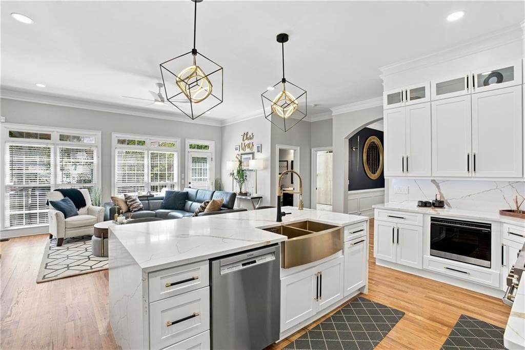 6 bedroom, 5 bathroom, 4,500 sq ft single family residence for sale at 1003 Wescott Lane, Sandy Springs, GA 30319 — photo 7