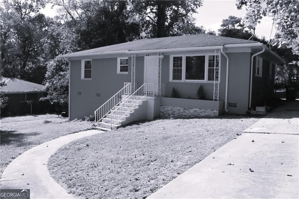 3 bedroom, 2 bathroom, 1,075 sq ft single family residence for sale at 2458 Tredway Drive, Macon, GA 31211