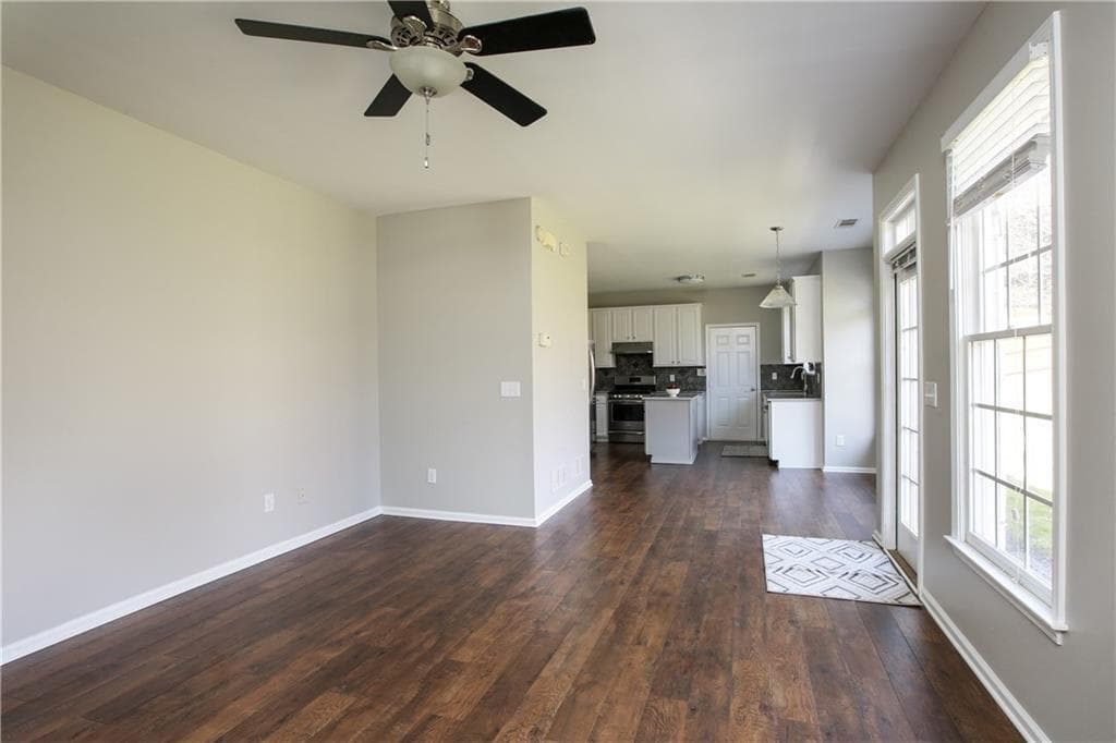 4 bedroom, 3 bathroom, 2,410 sq ft single family residence for rent at 3050 Winston Terrace Ct, Alpharetta, GA 30009 for $2,900 a month — photo 3