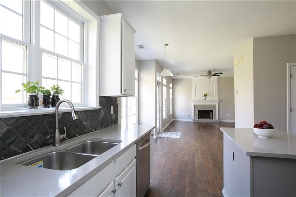 4 bedroom, 3 bathroom, 2,410 sq ft single family residence for rent at 3050 Winston Terrace Ct, Alpharetta, GA 30009 for $2,900 a month — photo 7