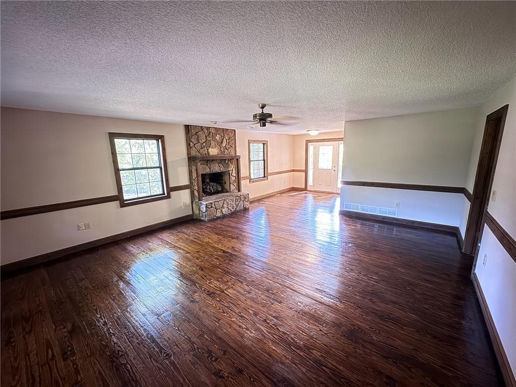 3 bedroom, 3 bathroom, 2,516 sq ft single family residence for rent at 4120 Heard Industrial Boulevard, Cumming, GA 30041 for $2,500 a month — photo 6