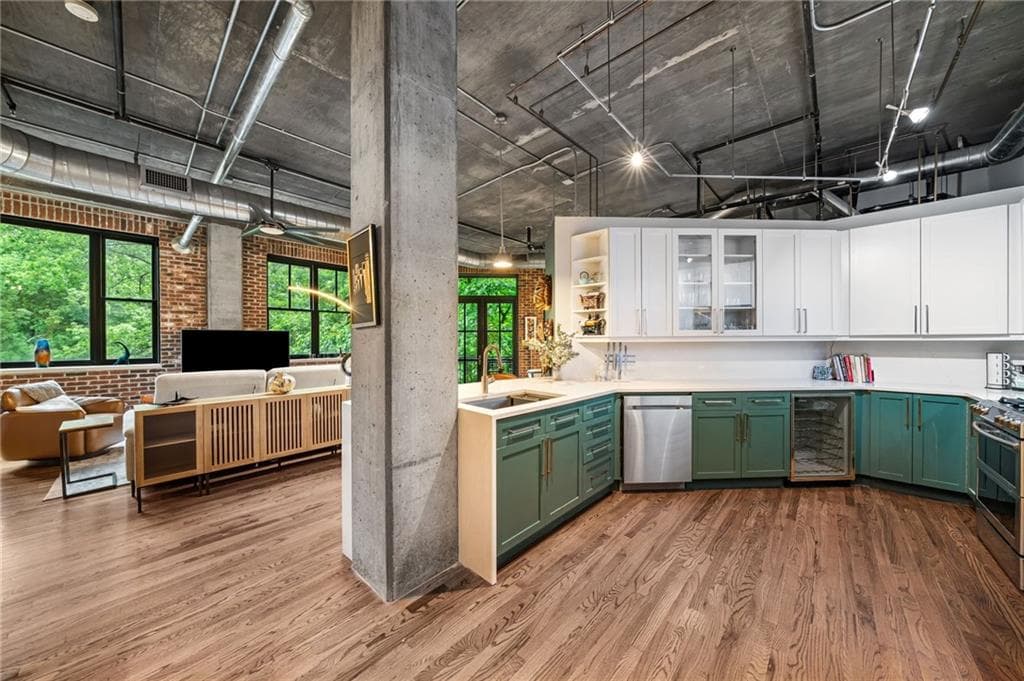 2 bedroom, 2 bathroom, 1,232 sq ft condominium for sale at 3235 Roswell Road 405, Atlanta, GA 30305 — photo 7