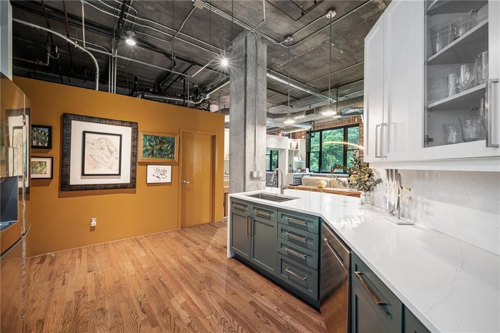 2 bedroom, 2 bathroom, 1,232 sq ft condominium for sale at 3235 Roswell Road 405, Atlanta, GA 30305 — photo 10
