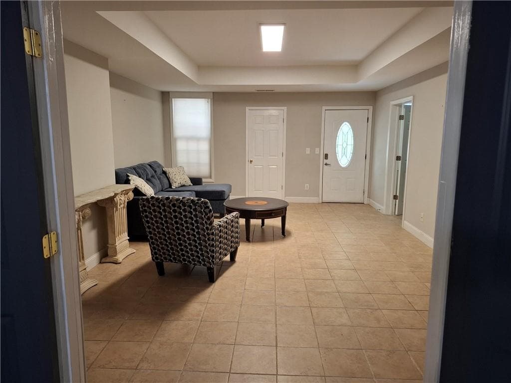 7 bedroom, 4 bathroom, 4,050 sq ft single family residence for sale at 585 Oak Alley Way, Johns Creek, GA 30022 — photo 9
