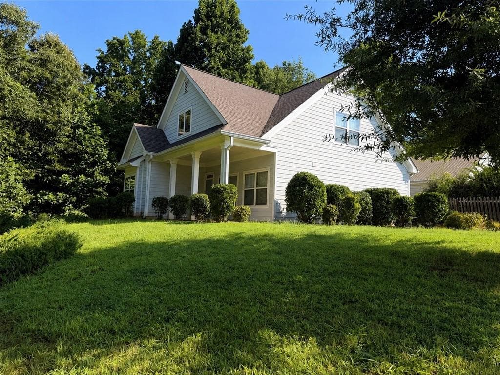 3 bedroom, 2 bathroom, 1,556 sq ft single family residence for rent at 8850 Four Mile Creek Road, Gainesville, GA 30506 for $2,000 a month — photo 6