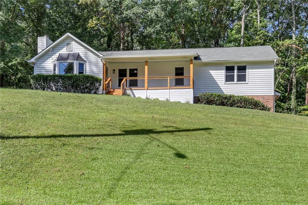 3 bedroom, 2 bathroom, 1,802 sq ft single family residence for sale at 3257 Hembree Court, Marietta, GA 30062 — photo 3