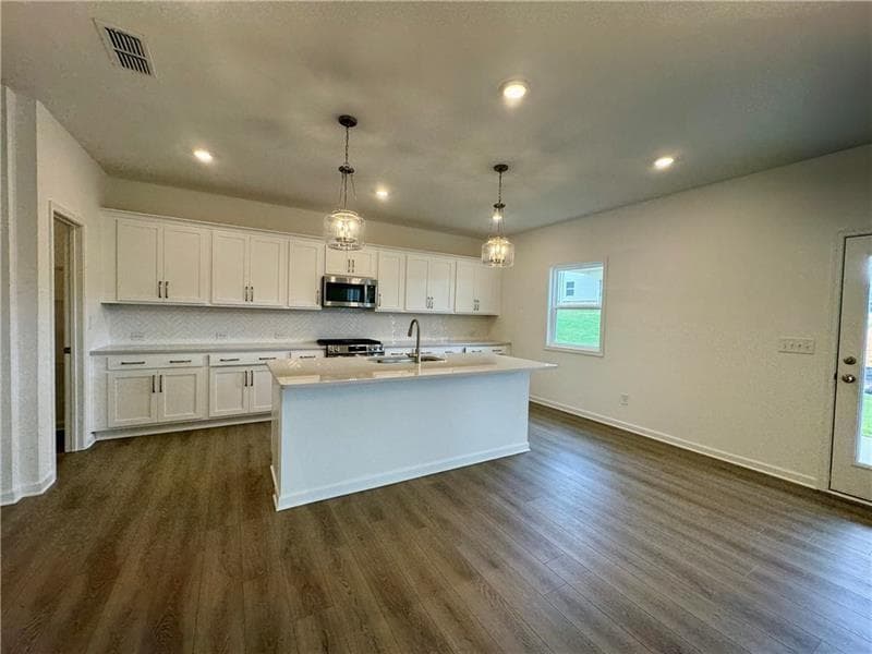 5 bedroom, 4 bathroom, 3,348 sq ft single family residence for rent at 5441 Hargrove Way, Flowery Branch, GA 30542 for $3,200 a month — photo 4