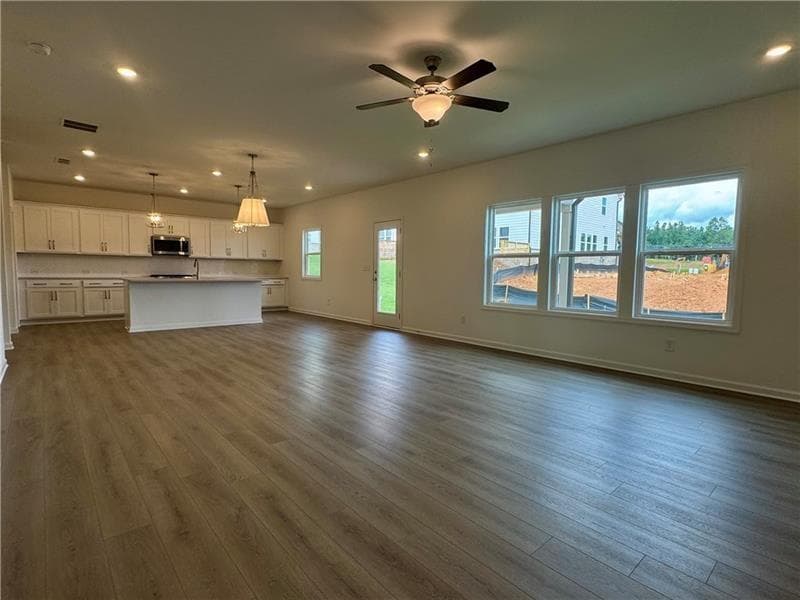 5 bedroom, 4 bathroom, 3,348 sq ft single family residence for rent at 5441 Hargrove Way, Flowery Branch, GA 30542 for $3,200 a month — photo 8