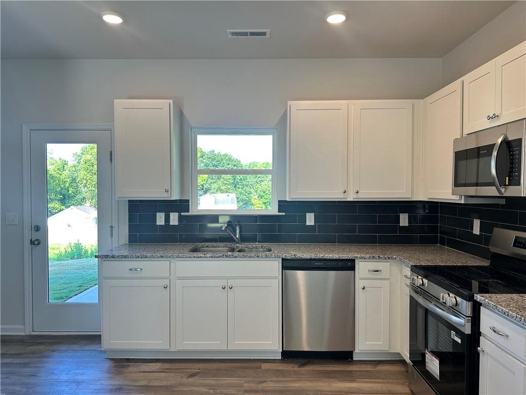 3 bedroom, 3 bathroom, 1,214 sq ft single family residence for sale at 21 Cove Lane, Ringgold, GA 30736 — photo 3