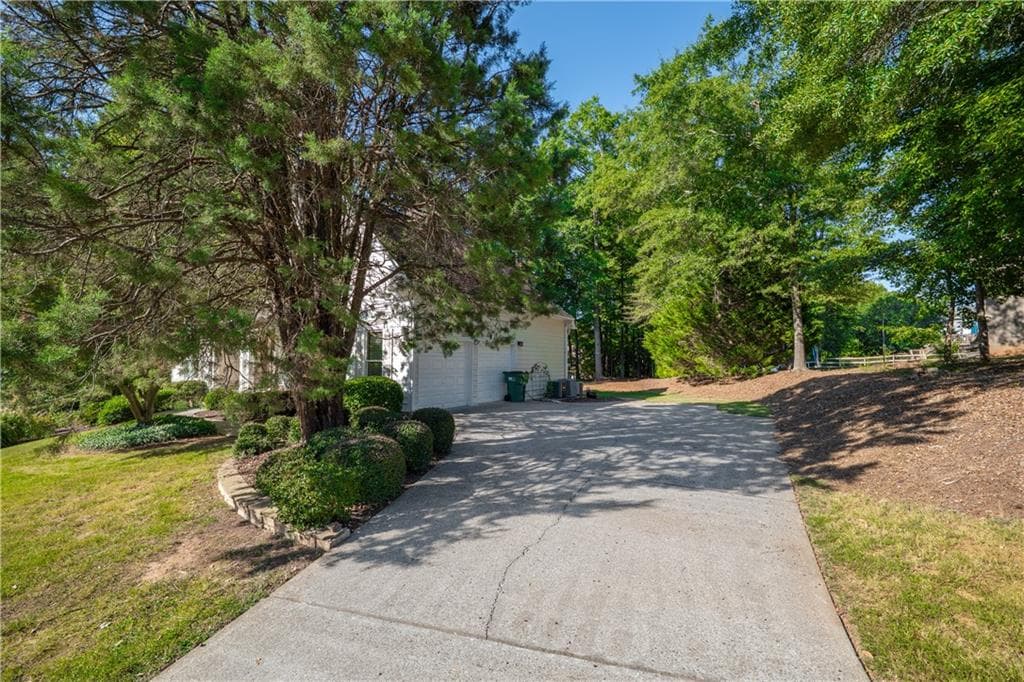 4 bedroom, 4 bathroom, 3,481 sq ft single family residence for sale at 2059 Woodside Park Drive, Woodstock, GA 30188 — photo 4