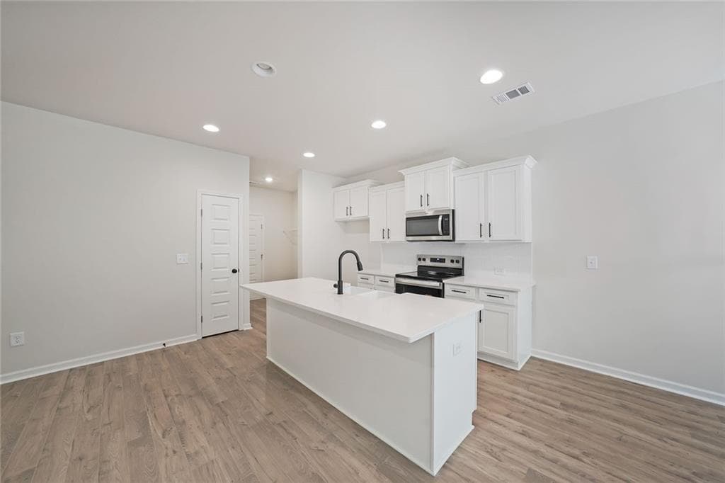 3 bedroom, 2 bathroom, 1,600 sq ft single family residence for sale at 250 West Woods Drive, Dahlonega, GA 30533 — photo 7