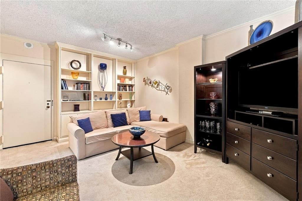 1 bedroom, 1 bathroom, 862 sq ft condominium for sale at 145 15th Street 426, Atlanta, GA 30309 — photo 2