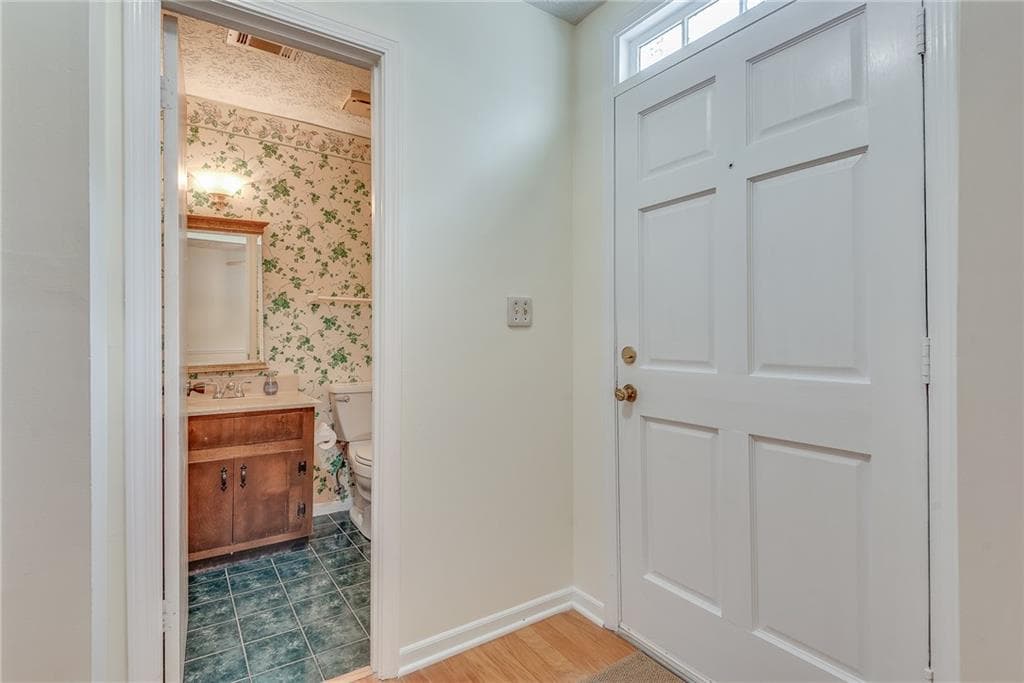 2 bedroom, 3 bathroom, 1,536 sq ft townhouse for sale at 837 Heritage Square, Decatur, GA 30033 — photo 6