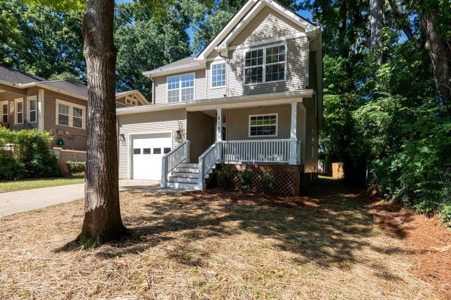 3 bedroom, 2 bathroom, 1,959 sq ft single family residence for sale at 819 Gaston Street, Atlanta, GA 30310 — photo 2
