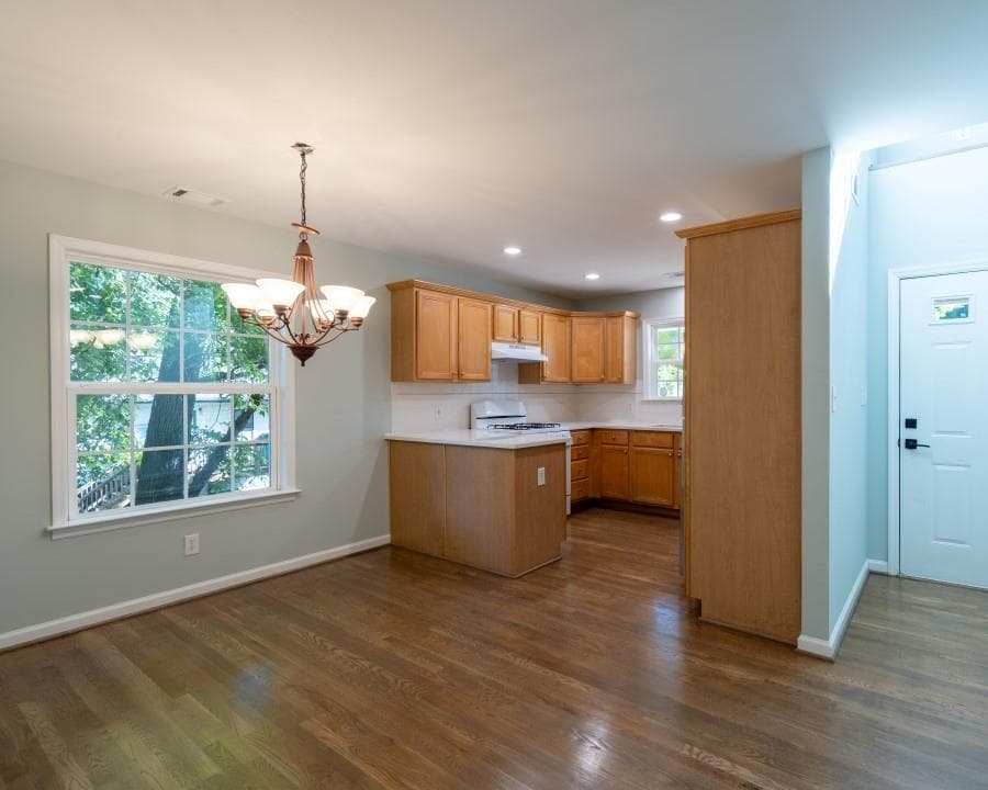 3 bedroom, 2 bathroom, 1,959 sq ft single family residence for sale at 819 Gaston Street, Atlanta, GA 30310 — photo 4