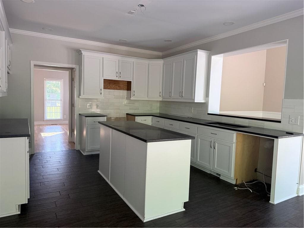 5 bedroom, 5 bathroom, 4,323 sq ft single family residence under contract at 5210 Maplewood Lane, Gainesville, GA 30504 — photo 7