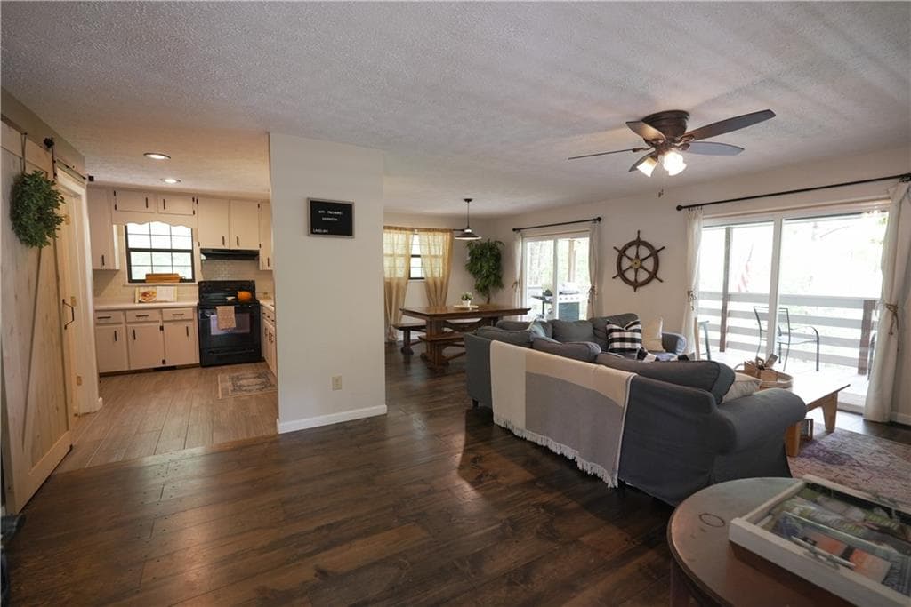 2 bedroom, 1 bathroom, 1,075 sq ft single family residence for sale at 1071 Sandy Run Drive, Sparta, GA 31087