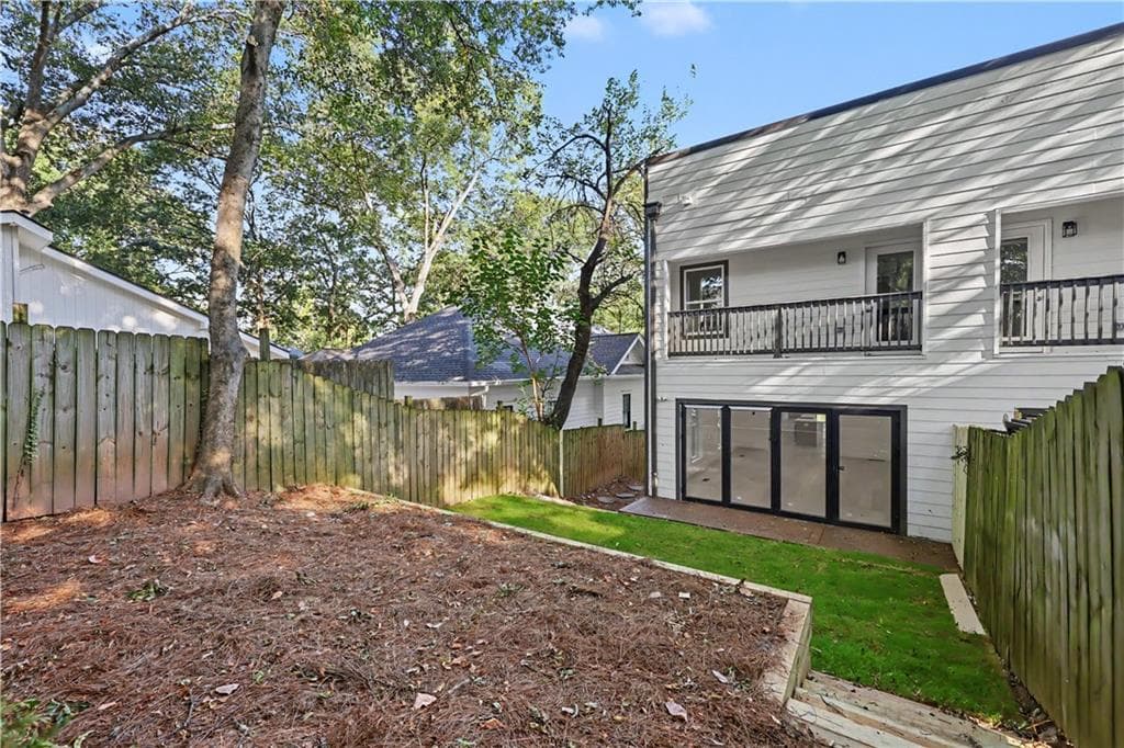 3 bedroom, 3 bathroom, 2,336 sq ft townhouse for sale at 371 5th Street, Atlanta, GA 30308 — photo 4