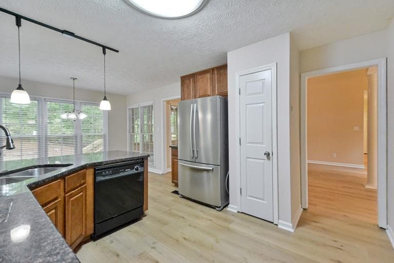 3 bedroom, 2 bathroom, 2,100 sq ft single family residence for sale at 114 Due West Street, Dallas, GA 30157 — photo 6