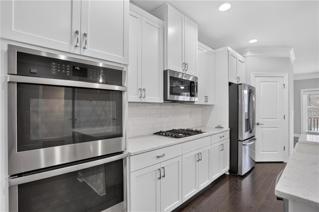 3 bedroom, 4 bathroom, 2,414 sq ft townhouse for sale at 4256 Townsend Lane, Atlanta, GA 30346 — photo 2