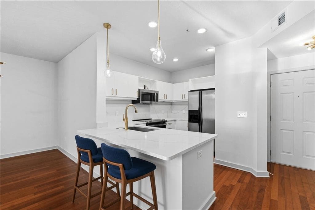 1 bedroom, 1 bathroom, 915 sq ft condominium for sale at 390 17th Street 4052, Atlanta, GA 30363
