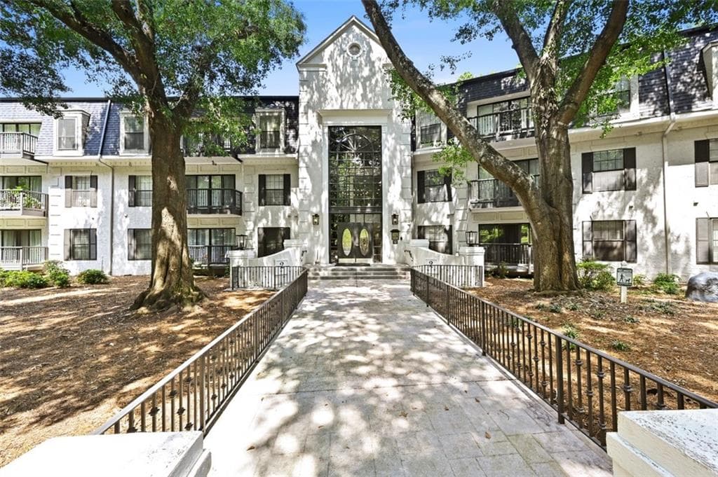 2 bedroom, 4 bathroom, 1,249 sq ft condominium for rent at 2201 Pine Heights Drive, Atlanta, GA 30324 for $2,199 a month — photo 1 of 33