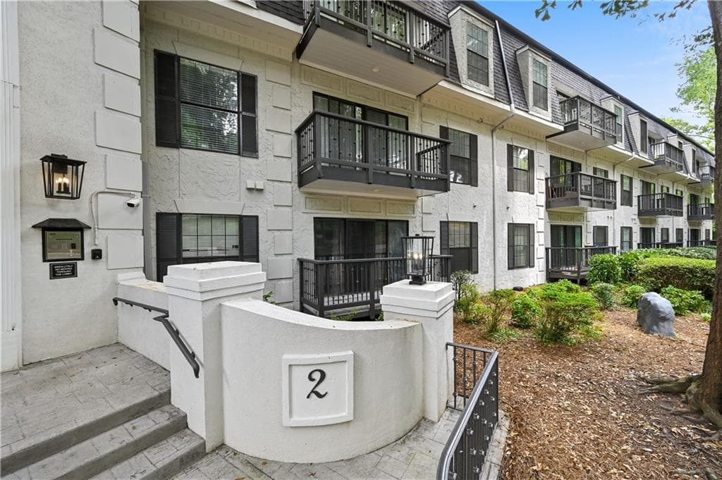 2 bedroom, 4 bathroom, 1,249 sq ft condominium for rent at 2201 Pine Heights Drive, Atlanta, GA 30324 for $2,199 a month — photo 4