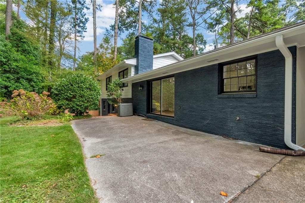 4 bedroom, 3 bathroom, 2,358 sq ft single family residence for sale at 2616 Hawthorne Drive, Atlanta, GA 30345 — photo 4