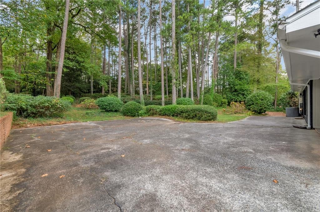 4 bedroom, 3 bathroom, 2,358 sq ft single family residence for sale at 2616 Hawthorne Drive, Atlanta, GA 30345 — photo 5