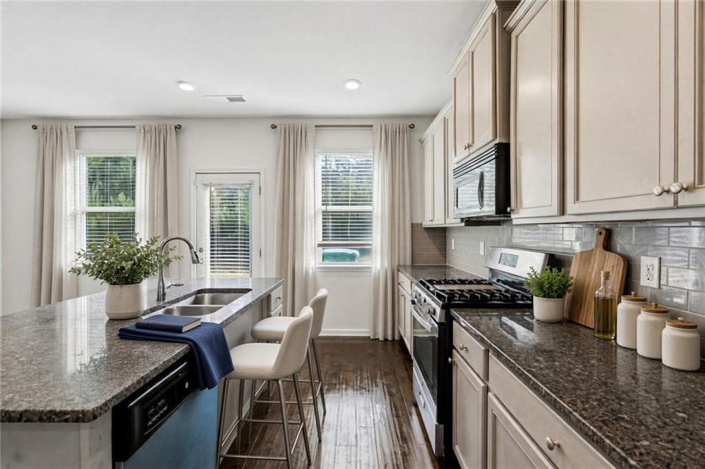 4 bedroom, 3 bathroom, 2,855 sq ft single family residence under contract at 3742 Richmond Bend, Stonecrest, GA 30038 — photo 2