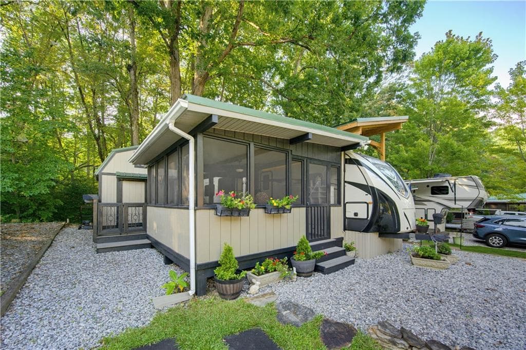 1 bedroom, 1 bathroom single family residence for sale at 324 Leisure Acres Drive, Cleveland, GA 30528 — photo 4